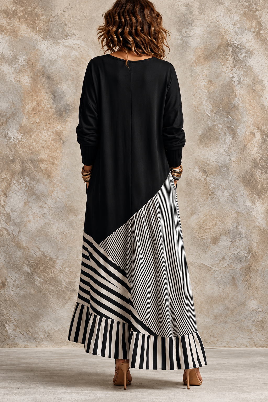 Abito maxi chic ed elegante elasticizzato nero a righe